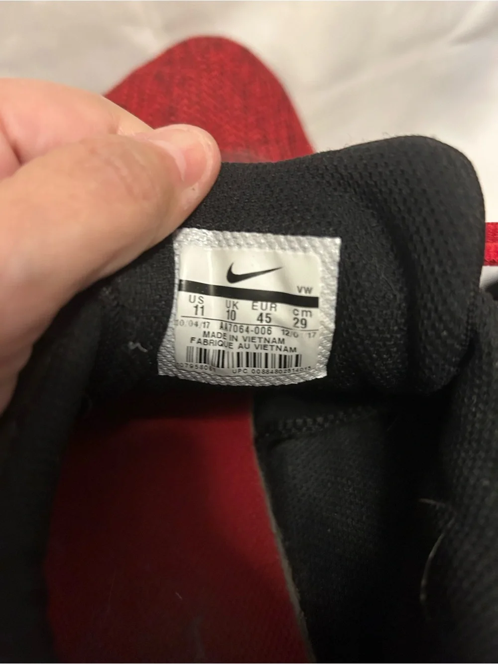 Nike Men's Red and Black Lightweight Training Sneakers